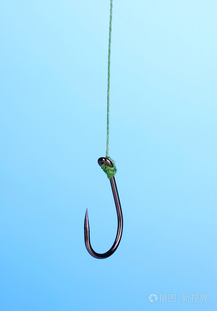 蓝色背景上的单个鱼钩