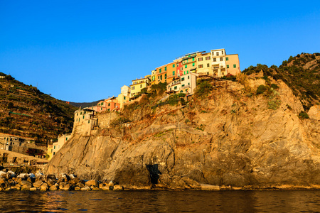 Manarola 在五渔村，意大利的陡峭悬崖上的村庄