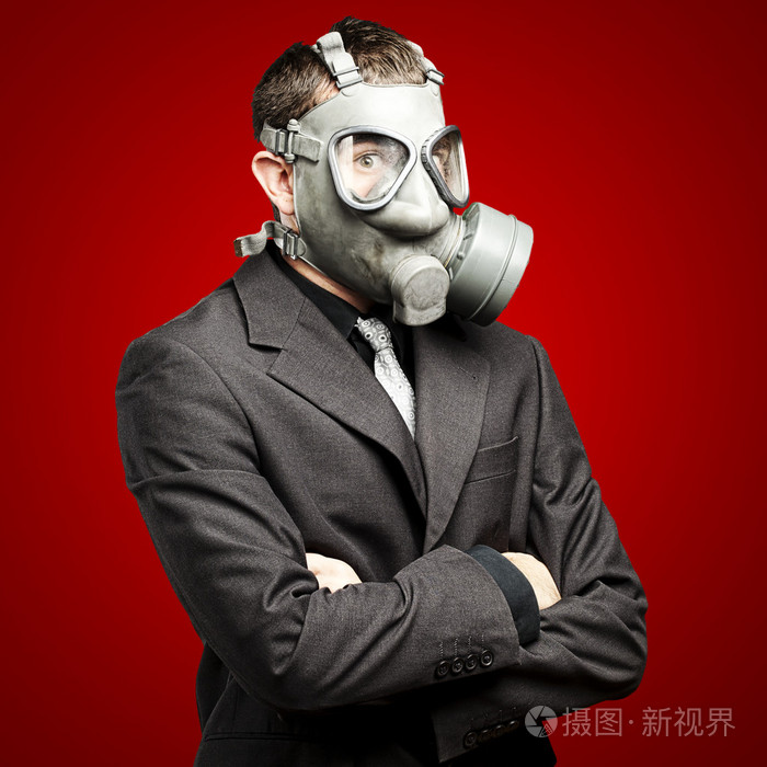 防毒面具的士兵
