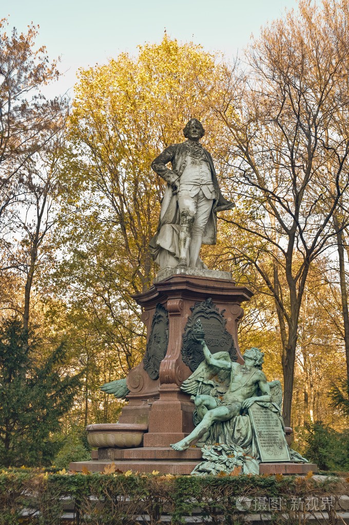 在柏林,德国莱辛的雕像