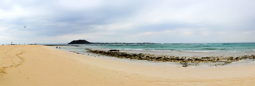富埃特文图拉海滩全景的视图