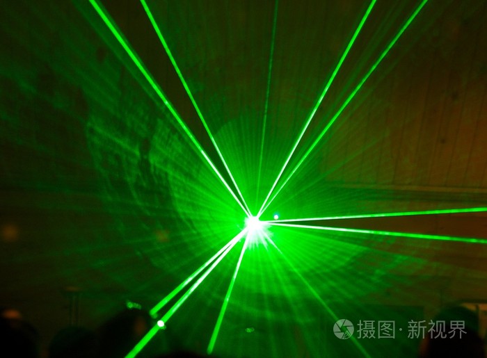 激光灯在夜间俱乐部照片-正版商用图片19gung-摄图新视界