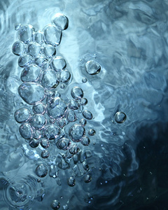 抽象蓝色水与泡沫