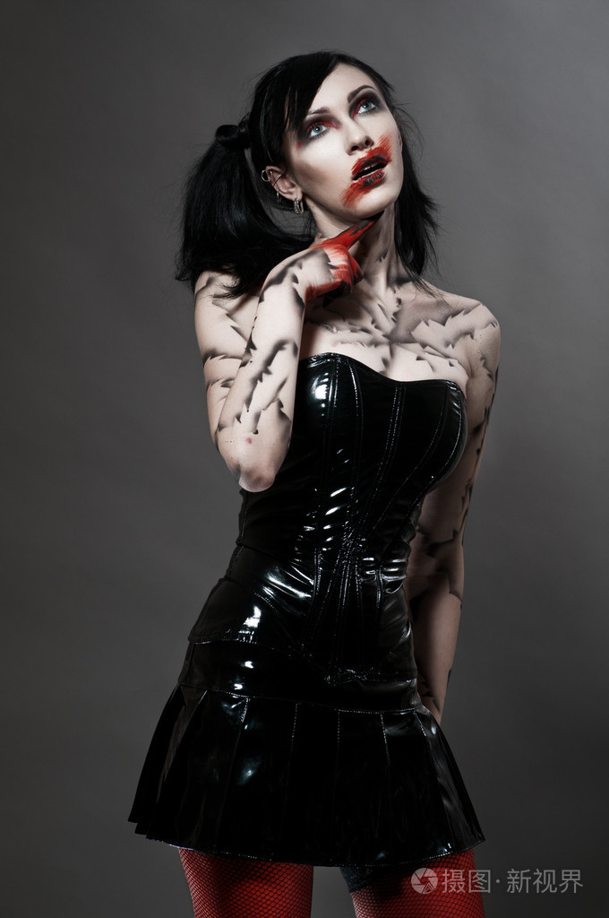 年轻的哥特式女孩