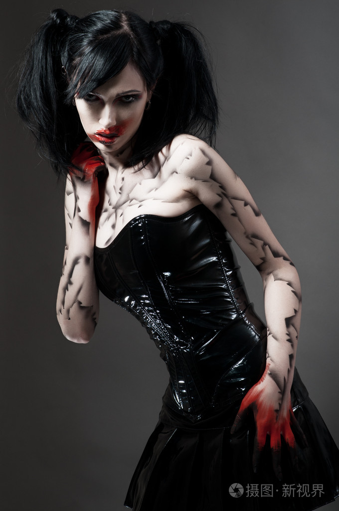 年轻的哥特式女孩