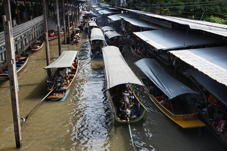 泰国，曼谷，泰国木船在浮动市场