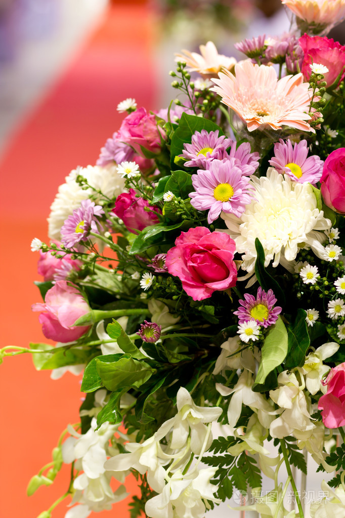 在婚礼上的玫瑰花卉