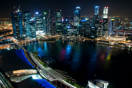 新加坡商务中心在晚上