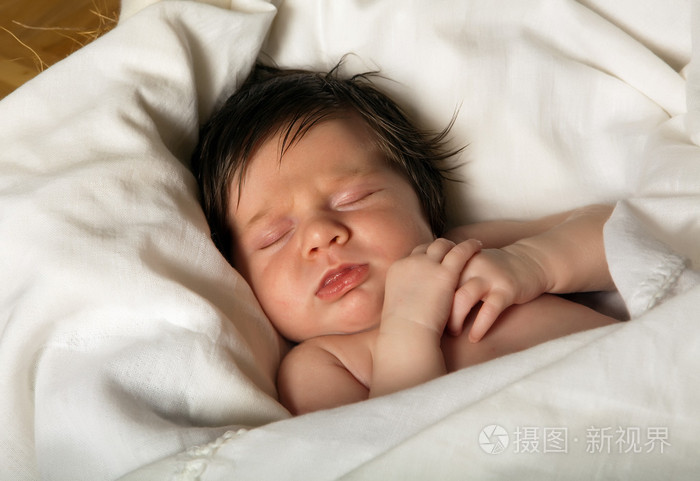 耶稣在一张婴儿床