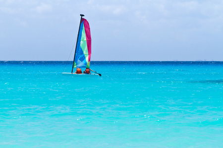 关于绿松石加勒比海双体船风帆