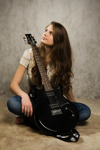 十几岁的女孩与电吉他
