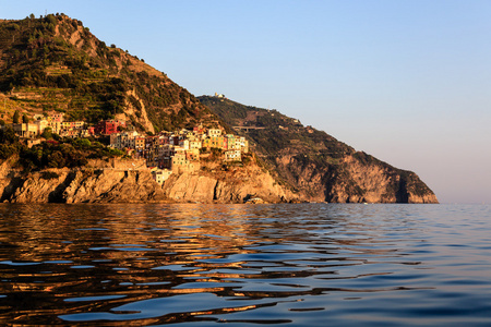 在 Manarola 村的五渔村，意大利的日落