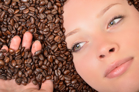 咖啡豆的女人
