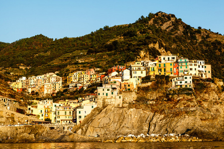 在 Manarola 村的五渔村，意大利的日落