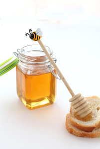 玻璃罐蜂蜜和棍子