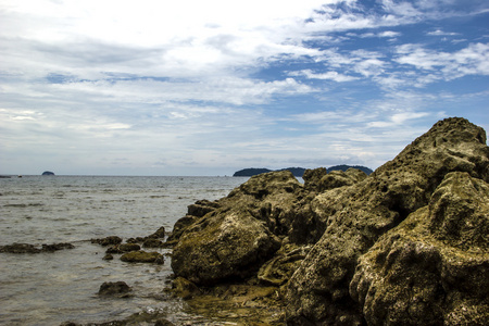 与岩石海岸海景