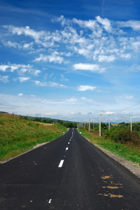 现代道路在农村风景