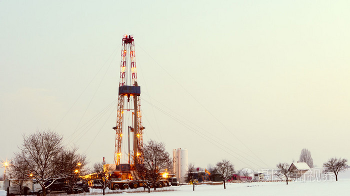 在字段中,天空油井