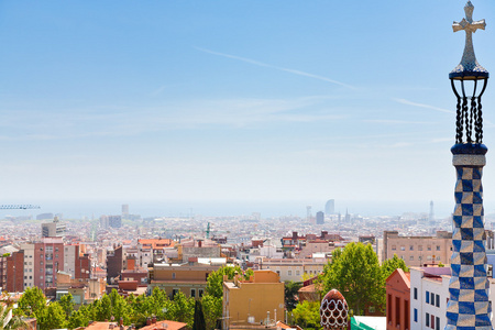 巴塞罗那的城市从奎尔公园全景图