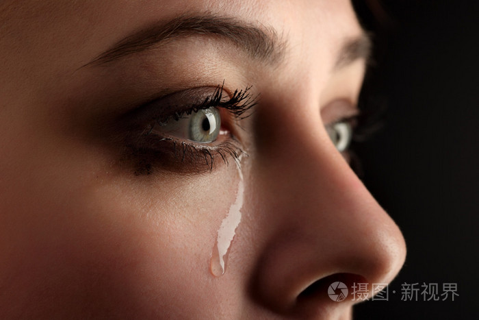 女生哭的照片流泪图片