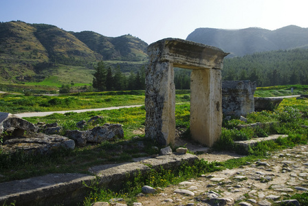 古墓区古代城市春天时，土耳其的废墟