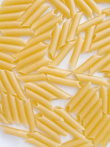 在白色的通心粉图片