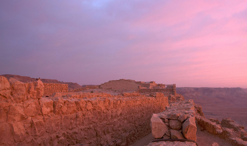 马萨达堡垒和死海日出在以色列朱迪亚沙漠旅游