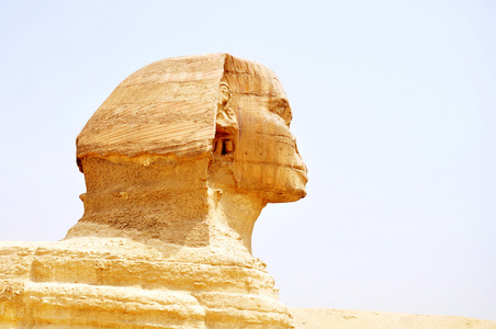 在开罗，埃及的狮身人面像