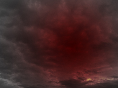 红色天空世界末日，年底的世界概念，全球变暖