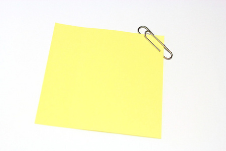 黄色与白色背景上的剪辑注照片