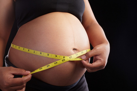 怀孕和测量卷尺