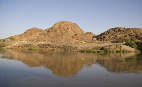 杰博尔戈尔山，在苏丹