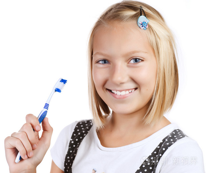 健康的牙齿.小女孩刷牙