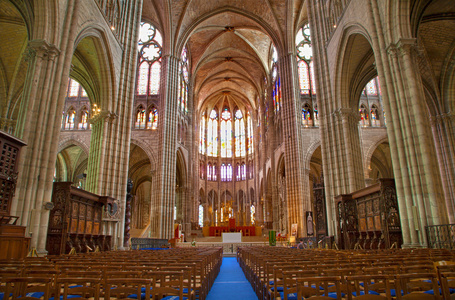 巴黎圣 Denis 大教堂的内部