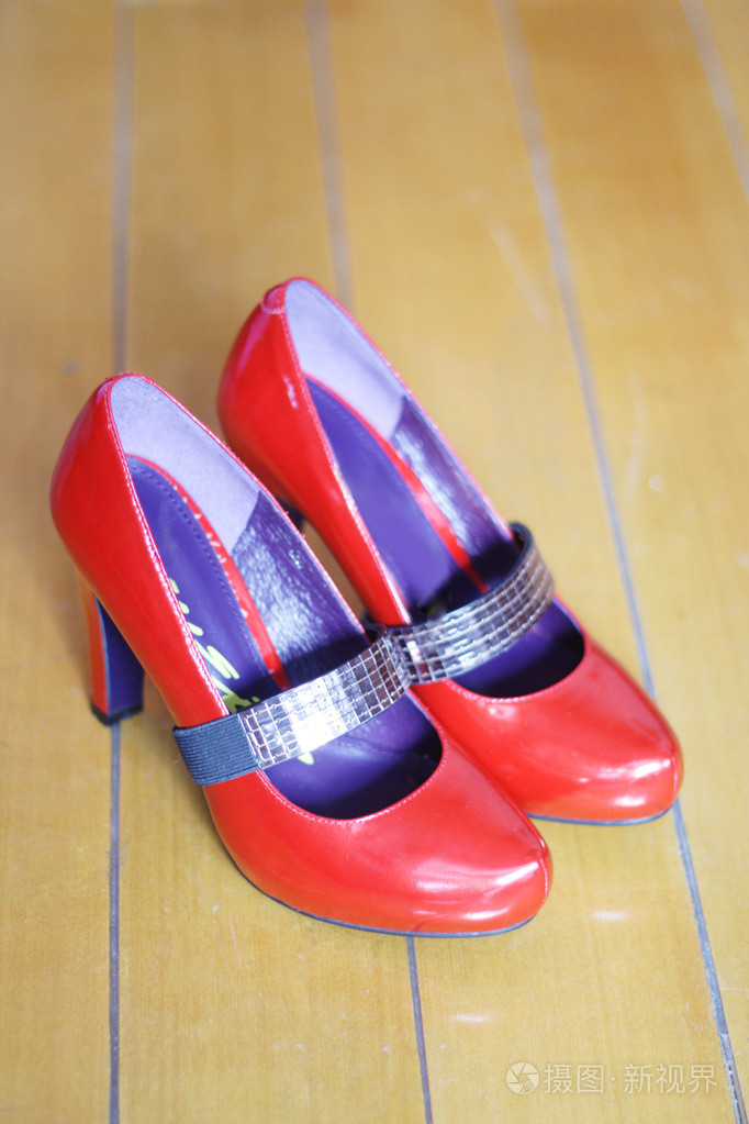 妇人的红舞鞋
