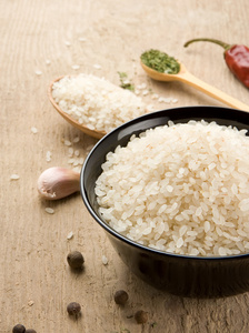 营养和水稻在木头上的一套