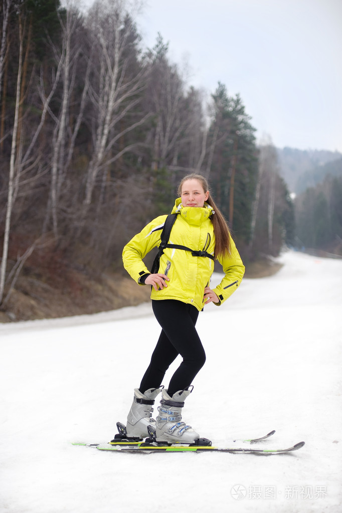 高山滑雪的女孩照片-正版商用图片19lccp-摄图新视界