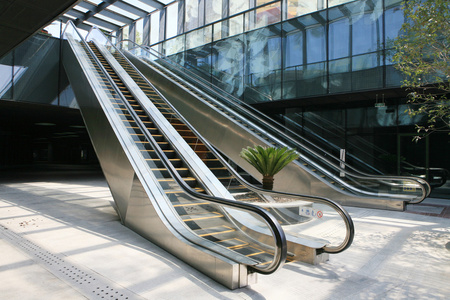 移动自动扶梯的扶手消失交通议案中的快速模糊痕迹与自动扶梯移动楼梯