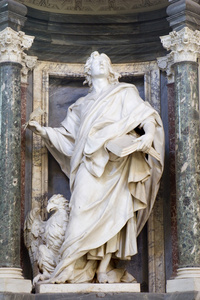 罗马圣约翰雕像在拉特兰教堂