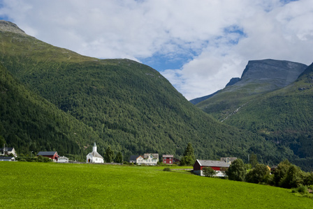 令人惊叹的挪威山风景