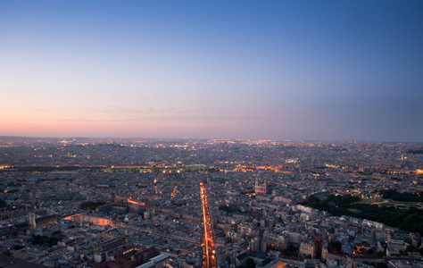埃菲尔铁塔在巴黎蒙帕纳斯大厦从视图中