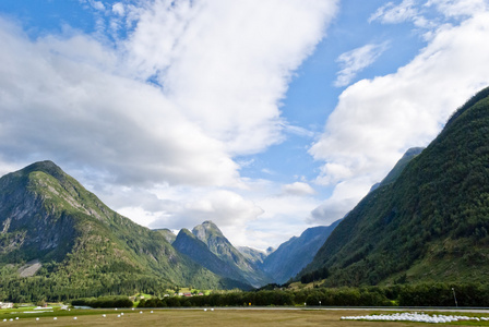 令人惊叹的挪威山风景