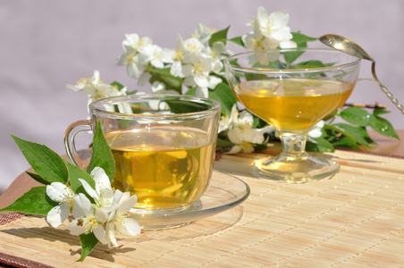蜂蜜和茉莉花图片