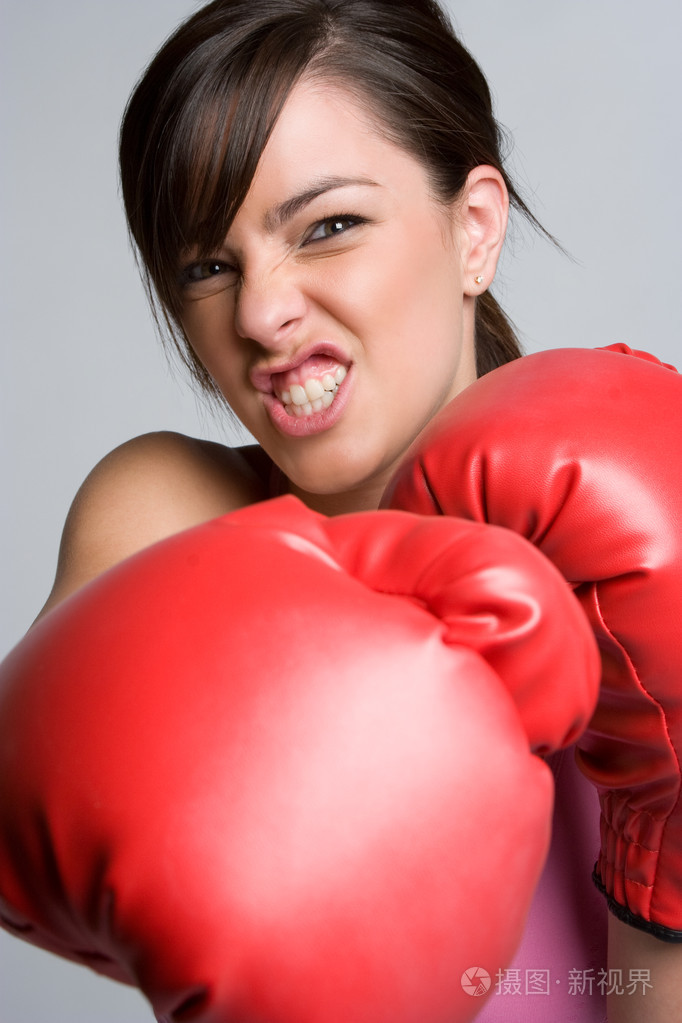 拳击的女人