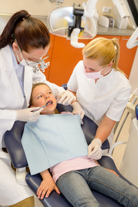 儿童牙科检查口腔诊所图片