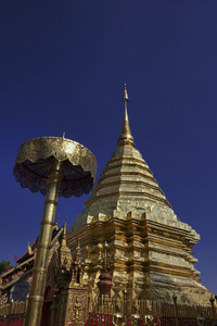 泰国，清迈 帕息息相关茵素贴寺 wat phra 息息相关双龙，金色屋顶