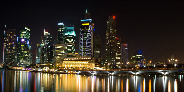 在新加坡的城市景观摩天大楼的全景视图