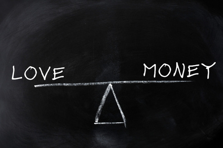 爱情和金钱的平衡照片