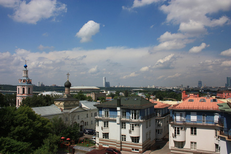 莫斯科。城市的全景。住宅复合体和修道院圣安德鲁