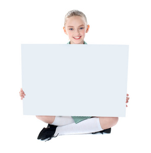 学校的女孩显示空白广告牌图片